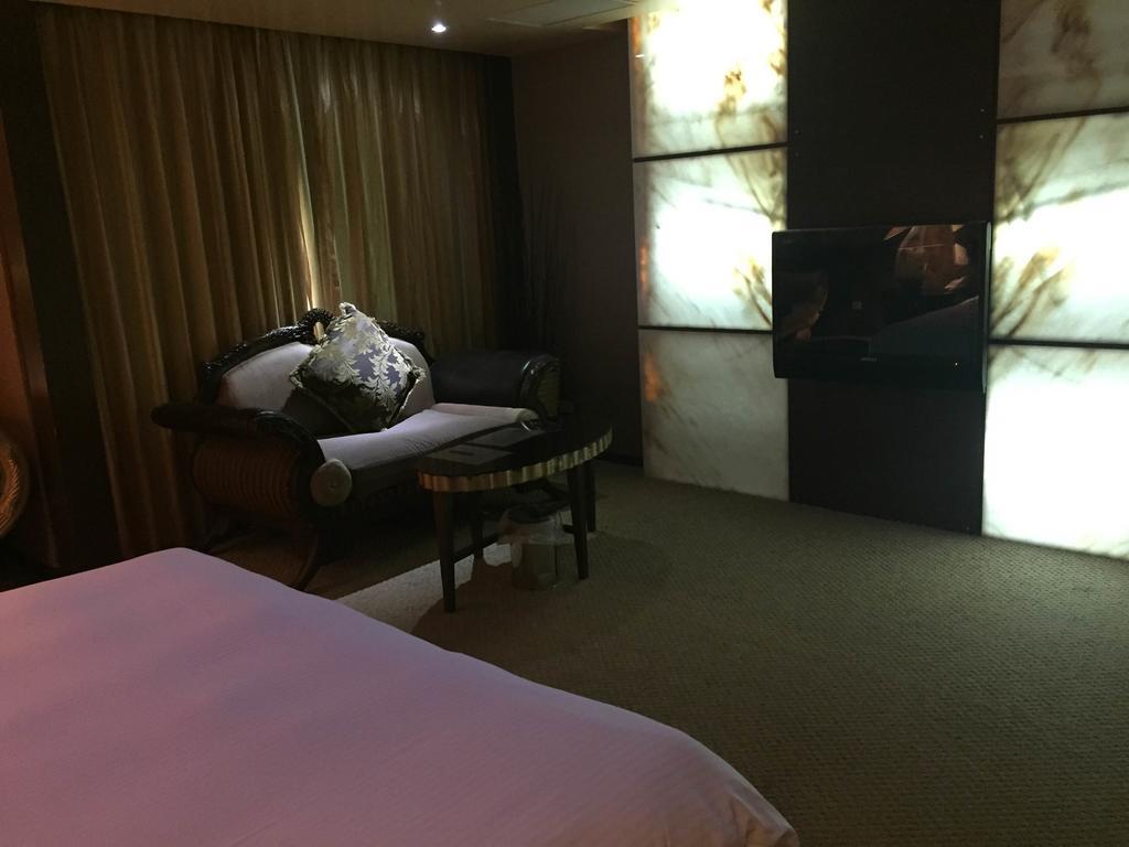 Crystal Business Motel Хсинчу Сити Екстериор снимка