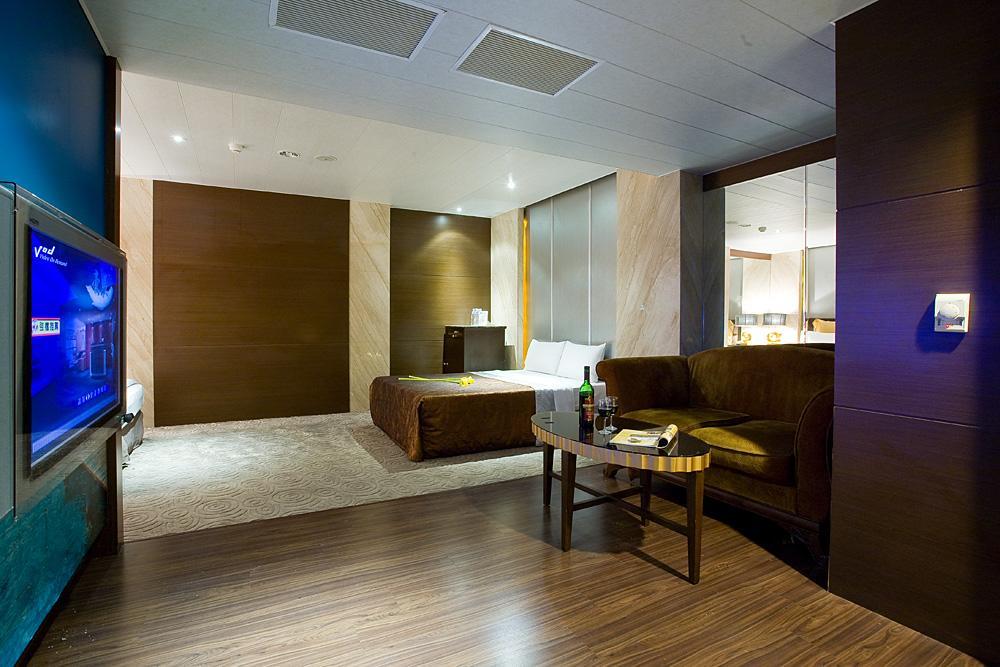 Crystal Business Motel Хсинчу Сити Екстериор снимка
