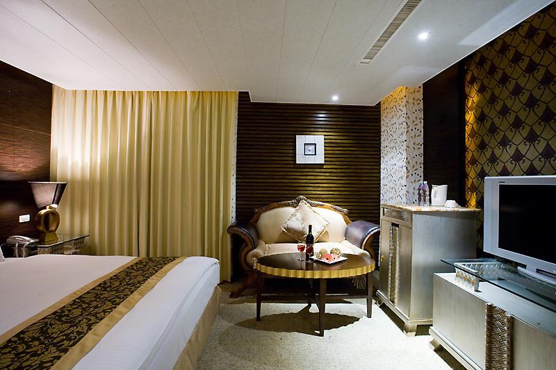 Crystal Business Motel Хсинчу Сити Екстериор снимка
