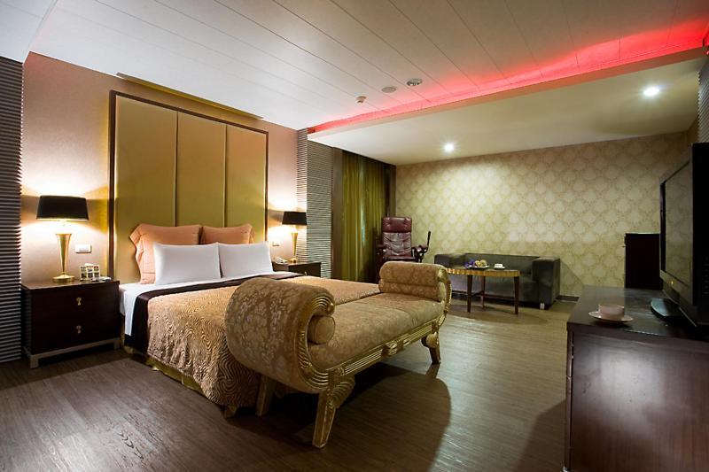 Crystal Business Motel Хсинчу Сити Екстериор снимка