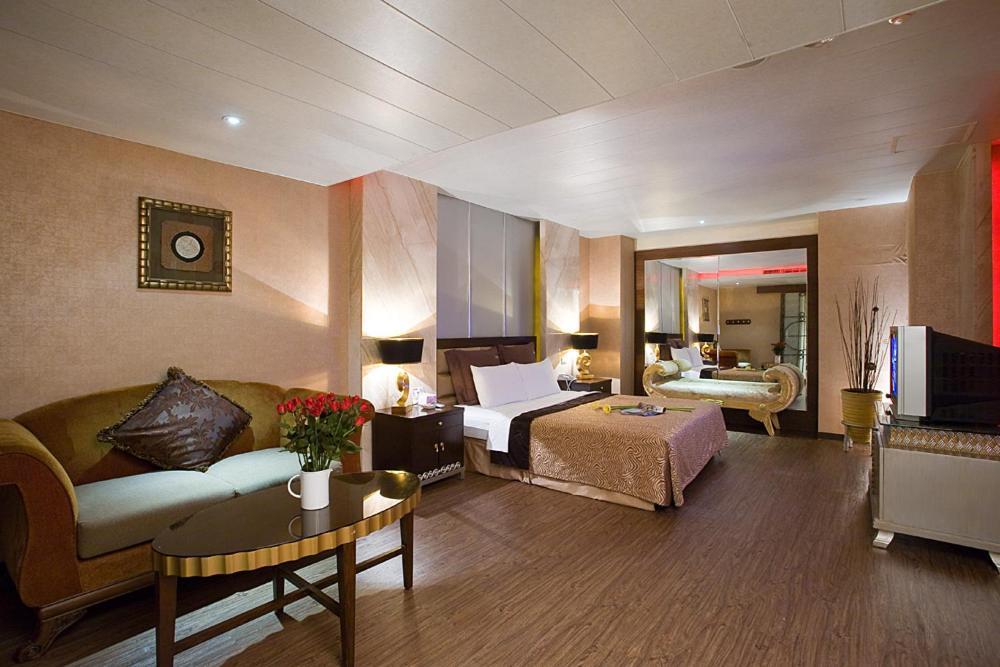Crystal Business Motel Хсинчу Сити Екстериор снимка