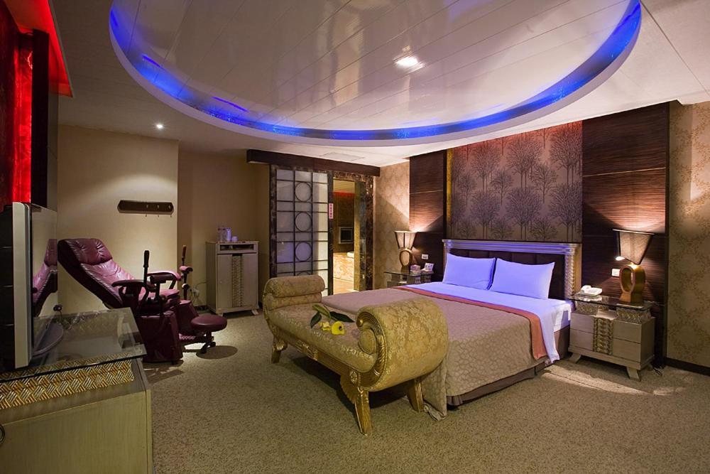 Crystal Business Motel Хсинчу Сити Екстериор снимка