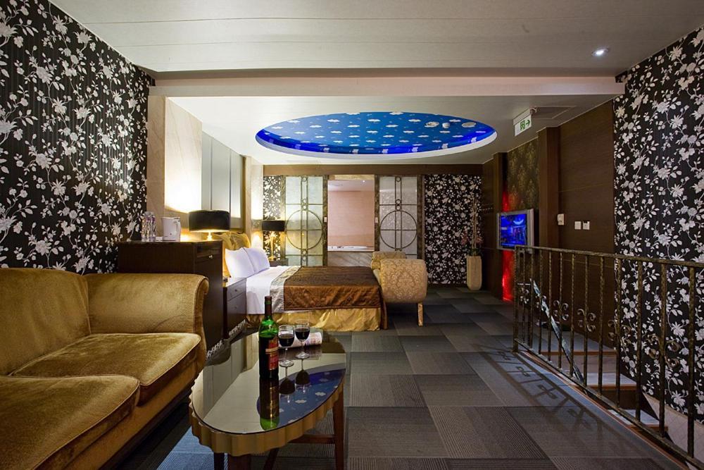Crystal Business Motel Хсинчу Сити Екстериор снимка