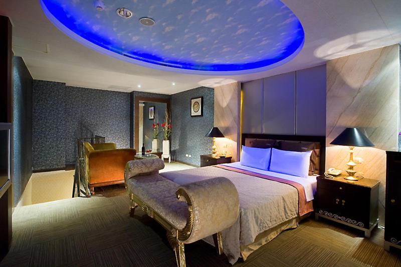 Crystal Business Motel Хсинчу Сити Екстериор снимка